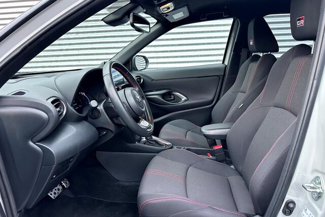 Toyota YARIS Cross 1.5 Hybrid GR Sport Dynamic Gray Metallic