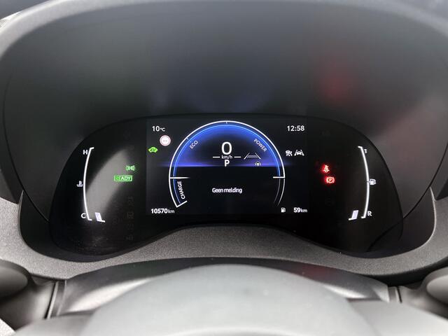 Toyota YARIS Cross 1.5 Hybrid 115 First Edition + | BTW voertuig | Stoel+stuurverwarming | Draadloze telefoonlader | Cruise Control Adaptive | Apple CarPlay/Android Auto | Achteruitrijcamera |