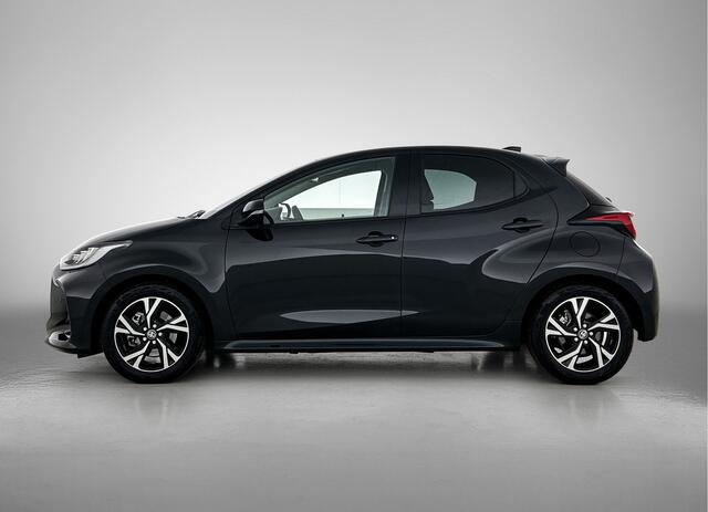 Toyota YARIS 1.5 Hybrid 115 Dynamic Comfort Pack | BTW voertuig | Stoel+stuurverwarming | Parkeersensoren voor+achter | Dodehoek detectie | Draadloze telefoonlader | Apple CarPlay/Android Auto | Cruise Control Adaptive |