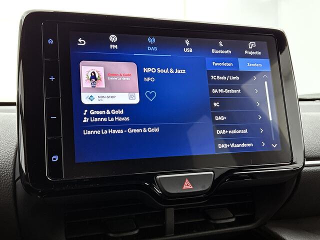 Toyota YARIS Cross 1.5 Hybrid Explore PDC | Stoel en Stuurverwarming | Trekhaak | 17LMV | Carplay | QI |
