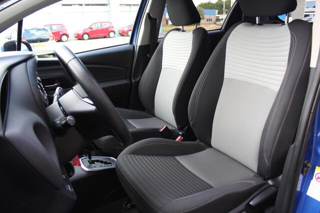 Toyota YARIS 1.5 Hybrid Dynamic | Rijklaar | Stoelverw. | Clima | Cruise | Mistlampen | LM-velgen | Dealer onderhouden