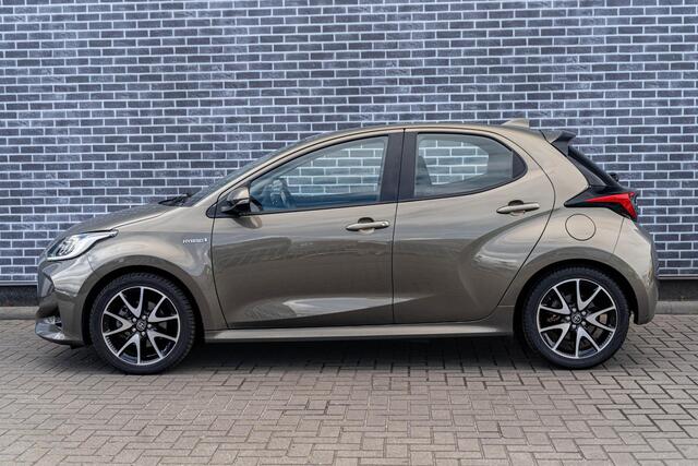 Toyota YARIS 1.5 Hybrid Dynamic | Trekhaak | Navigatie | Apple Carplay | Android Auto | Achteruitrijcamera | LED Koplampen | Keyless Entry | All-Season banden | Climate Control | Cruise Control Adaptief