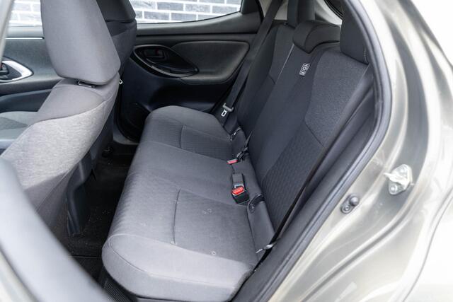 Toyota YARIS 1.5 Hybrid Dynamic | Trekhaak | Navigatie | Apple Carplay | Android Auto | Achteruitrijcamera | LED Koplampen | Keyless Entry | All-Season banden | Climate Control | Cruise Control Adaptief