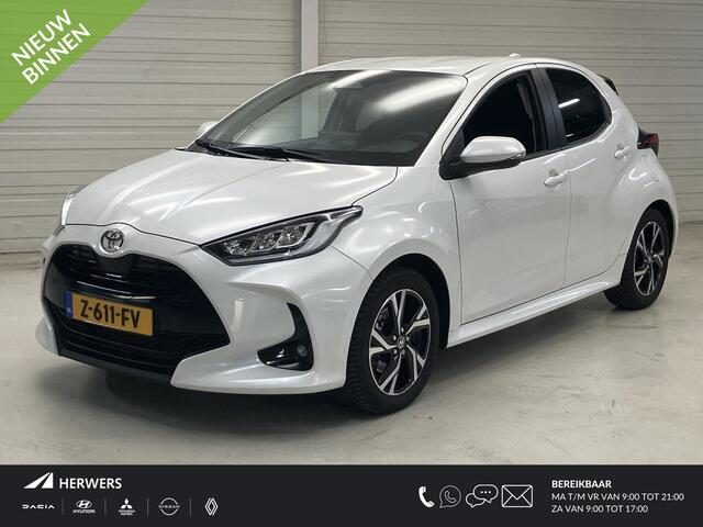 Toyota YARIS 1.5 Hybrid 115 First Edition Navigatie / Afn. Trekhaak / All Weatherbanden / LM Velgen / NL auto / 1ste eigenaar /