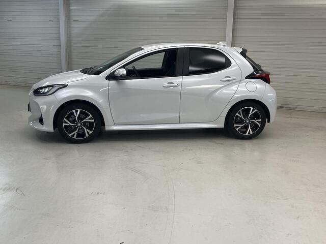 Toyota YARIS 1.5 Hybrid 115 First Edition Navigatie / Afn. Trekhaak / All Weatherbanden / LM Velgen / NL auto / 1ste eigenaar /
