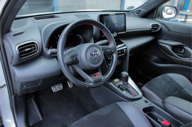 Toyota YARIS Cross 1.5 Hybrid GR Sport |nieuw onderhoud|JBL|elekt klep|stoelverwarming|HUD|