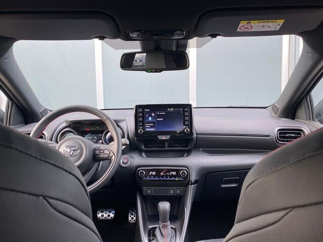 Toyota YARIS 1.5 Hybrid GR Sport | ACC | Camera | Lane assist | Winterpakket