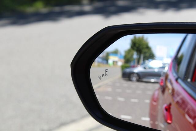 Toyota YARIS 1.5 Hybrid Executive Bi-tone | Rijklaar | Blind Spot | Stoel-/stuurverw. | Sensoren v+a | Apple/Android | Half-leder | Dealer onderhouden