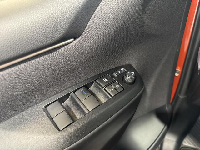 Toyota YARIS 1.5 Hybrid Executive + Premium Pack | Panoramadak | JBL audio | Stoel/stuurverwarming | Headup-display |