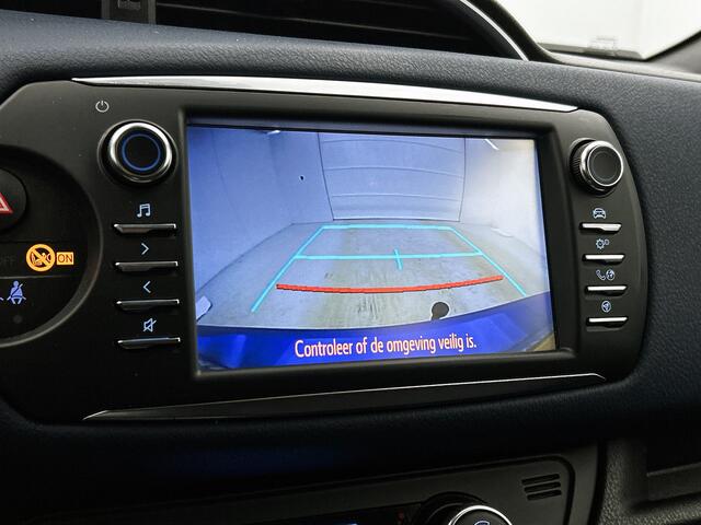Toyota YARIS 1.5 VVT-i Bi-Tone | Navigatie| Trekhaak | Achteruitrijcamera | Airco