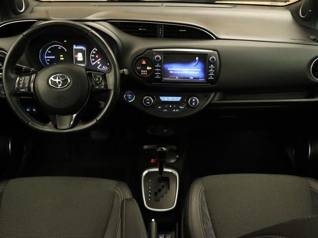 Toyota YARIS 1.5 Hybrid Premium - ORIGINEEL NEDERLANDSE AUTO - AFKOMSTIG VAN EERSTE EIGENAAR! - 100% DEALER ONDERHOUDEN - NAVIGATIE - ACHTERUITRIJCAMERA - PANORAMADAK