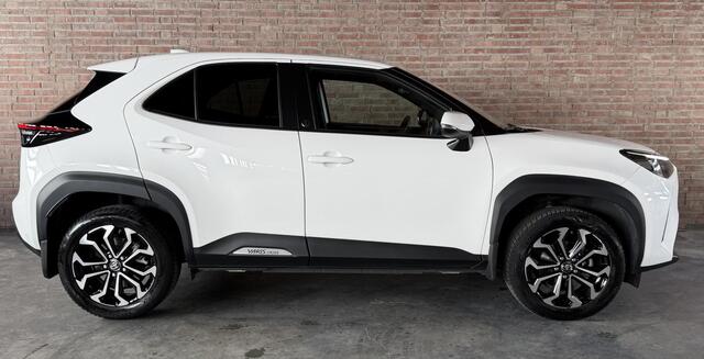 Toyota YARIS Cross 1.5 Hybrid Team D. Winter Pakket / Safety Pakket / Trekhaak Afneembaar / PDC voor-achter / Carplay / Elc Achterklep