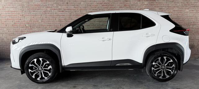 Toyota YARIS Cross 1.5 Hybrid Team D. Winter Pakket / Safety Pakket / Trekhaak Afneembaar / PDC voor-achter / Carplay / Elc Achterklep