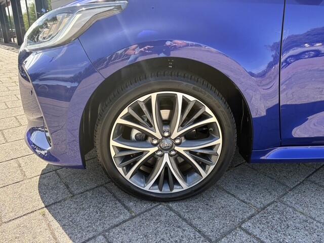 Toyota YARIS 1.5 Hybrid 130 Executive | Navi | Camera | Cruise | 10.126 km Nieuwstaat