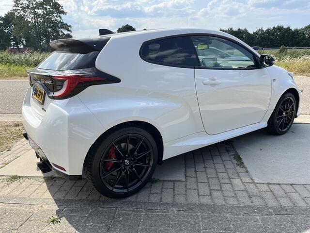 Toyota YARIS 1.6 GR Performance 262PK / 4WD / Carbon dak / Sport Uitlaat / Winterpakket /