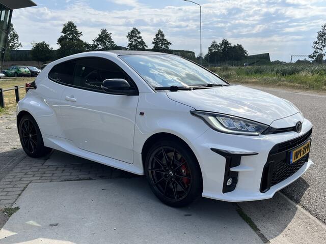 Toyota YARIS 1.6 GR Performance 262PK / 4WD / Carbon dak / Sport Uitlaat / Winterpakket /