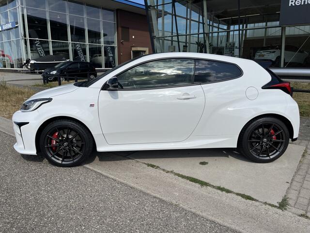 Toyota YARIS 1.6 GR Performance 262PK / 4WD / Carbon dak / Sport Uitlaat / Winterpakket /