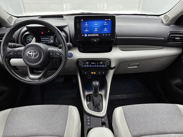 Toyota YARIS 1.5 Hybrid Executive | Lichte kleur half lederen bekleding | Dodehoek detectie | Head-Up Display | Stoel+Stuurverwarming | Parkeersensoren voor+achter | Navigatie | Apple CarPlay/Android Auto |
