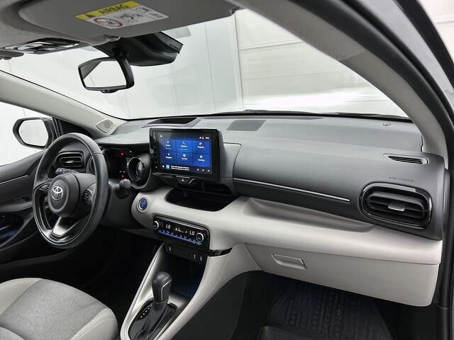 Toyota YARIS 1.5 Hybrid Executive | Lichte kleur half lederen bekleding | Dodehoek detectie | Head-Up Display | Stoel+Stuurverwarming | Parkeersensoren voor+achter | Navigatie | Apple CarPlay/Android Auto |