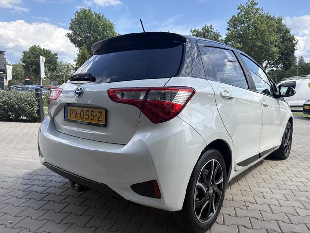 Toyota YARIS 1.5 Hybrid Bi-Tone | Navigatie | Trekhaak