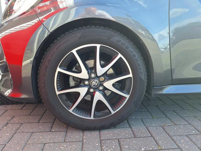 Toyota YARIS 1.5 Hybrid Style Limited met trekhaak