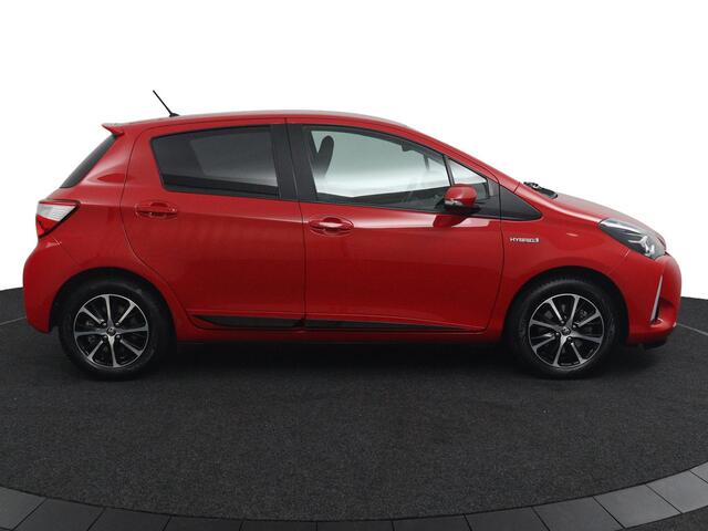 Toyota YARIS 1.5 Hybrid Design Sport | Origineel NL | Trekhaak | Privacy Glas | Climate Control | Cruise Control |