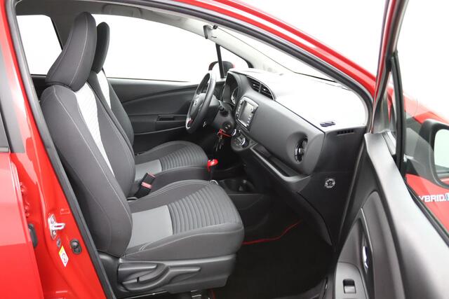 Toyota YARIS 1.5 Hybrid Design Sport | Origineel NL | Trekhaak | Privacy Glas | Climate Control | Cruise Control |