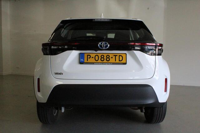 Toyota YARIS Cross 1.5 Hybrid Business | APK: 06-2028 | CLIMA | NL-AUTO+N.A.P! | CAMERA | CRUISE | LANE-ASSIST | LED |