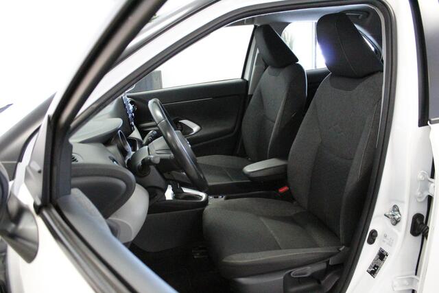 Toyota YARIS Cross 1.5 Hybrid Business | APK: 06-2028 | CLIMA | NL-AUTO+N.A.P! | CAMERA | CRUISE | LANE-ASSIST | LED |