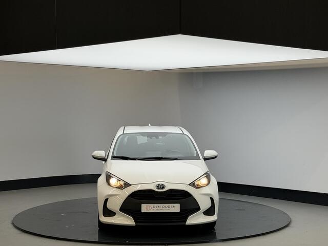 Toyota YARIS 1.5 Hybrid Active | Trekhaak | Cam achter | All weatherbanden | NL auto