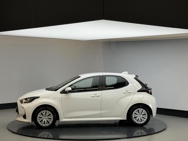 Toyota YARIS 1.5 Hybrid Active | Trekhaak | Cam achter | All weatherbanden | NL auto