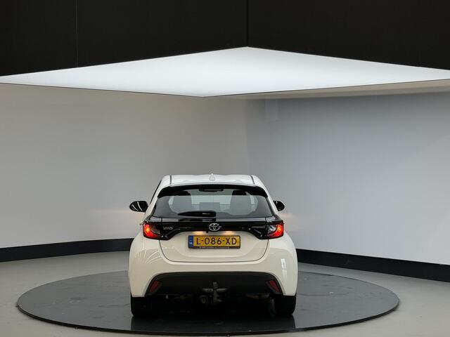 Toyota YARIS 1.5 Hybrid Active | Trekhaak | Cam achter | All weatherbanden | NL auto