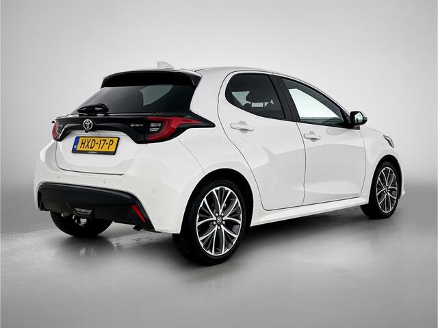 Toyota YARIS 1.5 Hybrid 130 Executive | BTW voertuig | Dodehoek detectie | Stoel+stuurverwarming | Parkeersensoren voor+achter | Draadloze telefoonlader | Navigatie | Apple CarPlay/Android Auto | Cruise Control Adaptive |