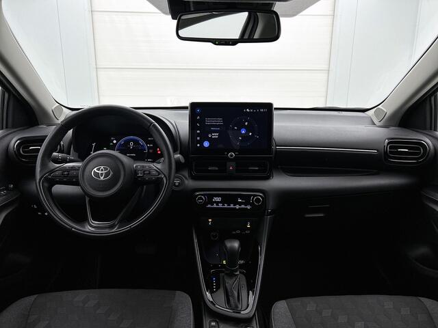 Toyota YARIS 1.5 Hybrid 115 Dynamic Comfort Pack | BTW voertuig | Stoel+stuurverwarming | Dodehoek detectie | Parkeersensoren voor+achter | Climate Control | Cruise Control Adaptive | Achteruitrijcamera | Apple CarPlay/Android Auto |