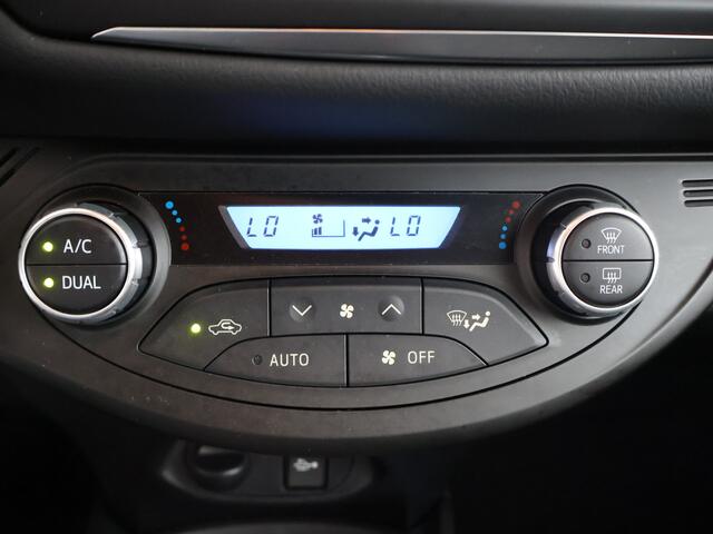 Toyota YARIS 1.5 Hybrid Energy Plus | Dealer onderhouden | Half leder/Alcantara bekleding | Parkeersensoren achter | Navigatie | Cruise Control | Climate control | Achteruitrijcamera | fotostudio
