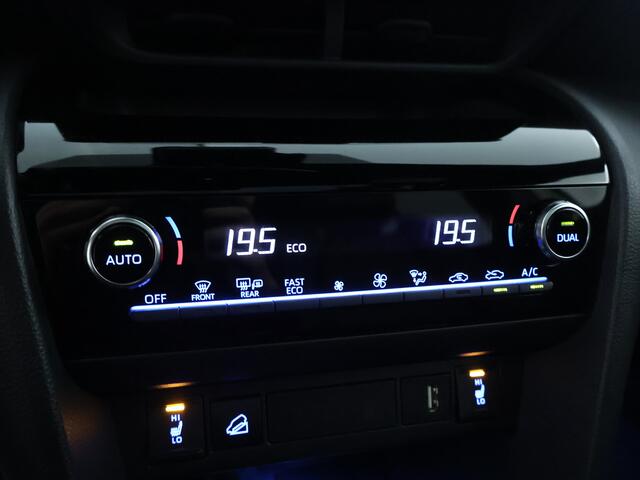 Toyota YARIS Cross 1.5 Hybrid Launch Edition AWD | Panoramadak | Trekhaak afneembaar | JBL | Head-Up Display | Dodehoek detectie | Lederen bekleding | Stoelverwarming | Elektrische achterklep |