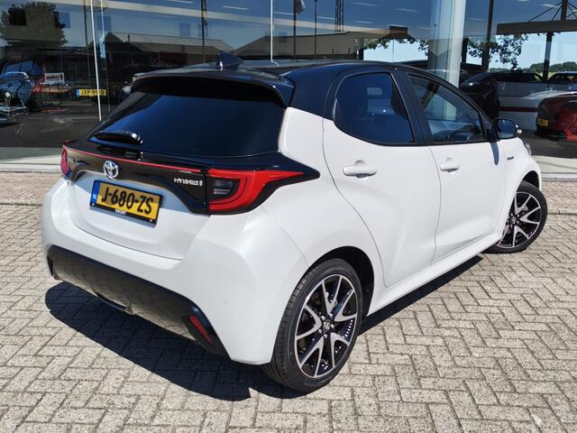 Toyota YARIS 1.5 Hybrid Executive | HUD | JBL | Navi | Sensoren v/a | Blind Spot |Stoelverwarming |