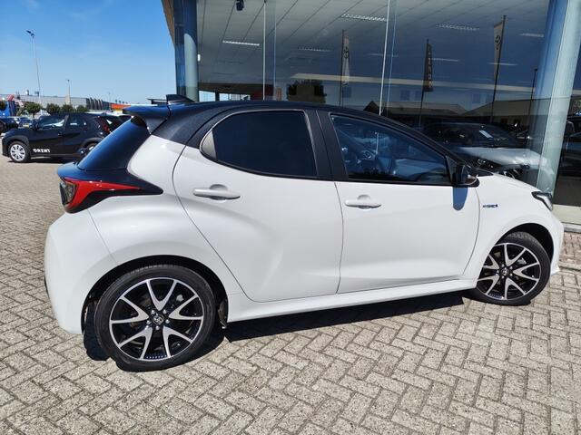 Toyota YARIS 1.5 Hybrid Executive | HUD | JBL | Navi | Sensoren v/a | Blind Spot |Stoelverwarming |