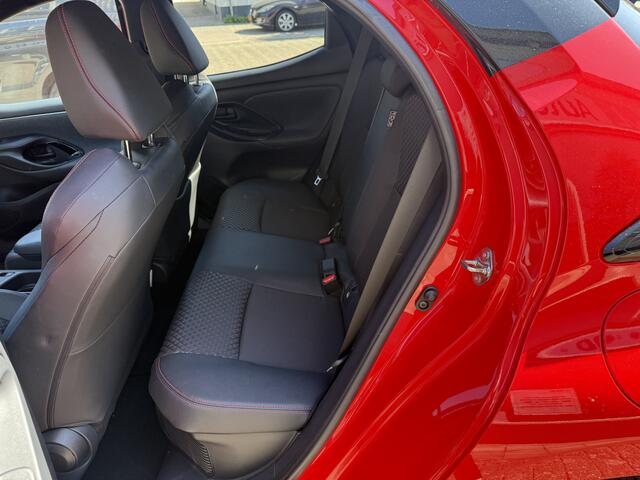 Toyota YARIS 1.5 Hybrid Executive bi-tone Keyless entry + starten, Telefoonverbinding