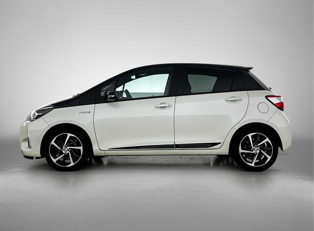 Toyota YARIS 1.5 Hybrid Executive Bi-Tone | Dealer onderhouden | Panoramadak | Navigatie | Climate Control | Elektrisch verstel/inklapbare spiegels | Elektrische ramen voor+achter | Cruise Control |