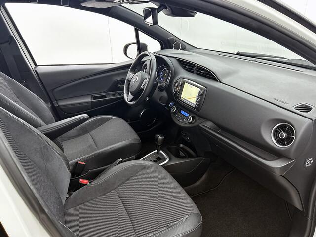 Toyota YARIS 1.5 Hybrid Executive Bi-Tone | Dealer onderhouden | Panoramadak | Navigatie | Climate Control | Elektrisch verstel/inklapbare spiegels | Elektrische ramen voor+achter | Cruise Control |