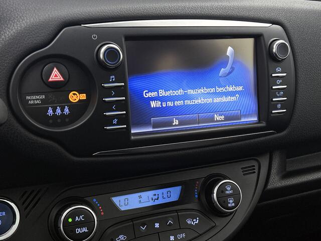 Toyota YARIS 1.5 Hybrid Executive Bi-Tone | Dealer onderhouden | Panoramadak | Navigatie | Climate Control | Elektrisch verstel/inklapbare spiegels | Elektrische ramen voor+achter | Cruise Control |