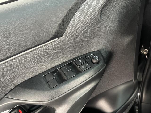 Toyota YARIS Cross 1.5 Hybrid Dynamic Limited | Parkeersensoren voor - en achter | Dodehoek detectie | Apple Carplay |