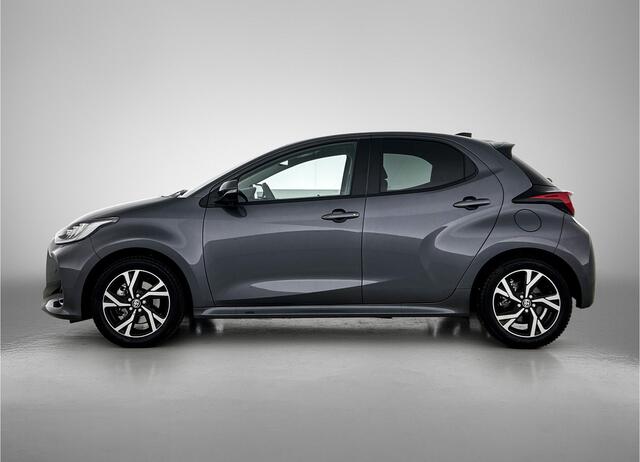 Toyota YARIS 1.5 Hybrid 115 Dynamic Comfort Pack | BTW voertuig | Dealer onderhouden | Stoel+Stuurverwarming | Dodehoek detectie | Parkeersensoren voor+achter | Climate Control | Cruise Control Adaptive | Navigatie | Apple CarPlay/Android