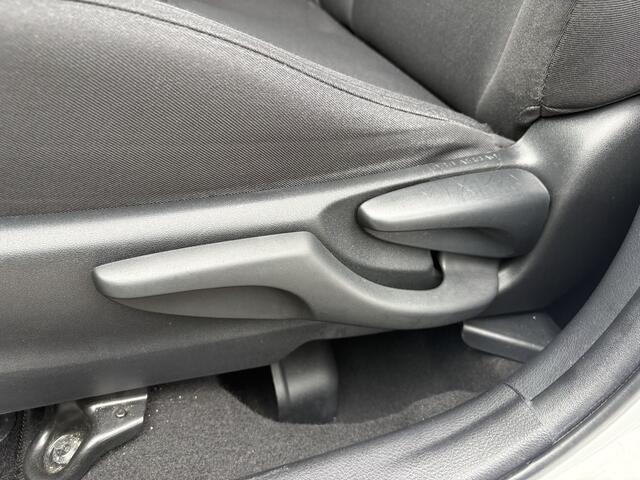 Toyota YARIS 1.5 Hybrid Aspiration, climate control, navi