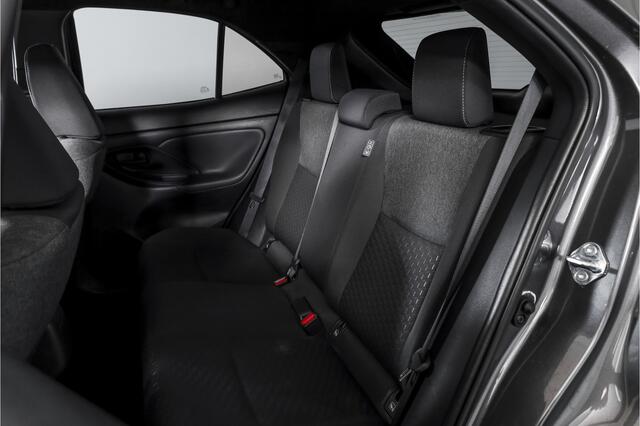Toyota YARIS Cross 1.5 Hybrid 115 Dynamic | Dig.Cockpit | Adapt.Cruise | Stoel-+stuurverwarming | Camera | PDC | NAV+App.Connect | Auto.Airco | LM 17" | 3906
