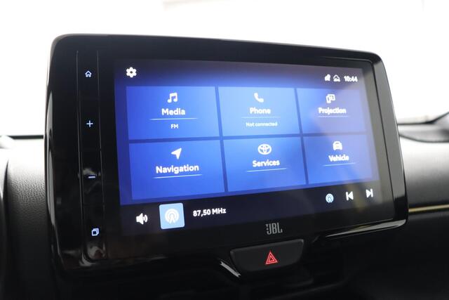 Toyota YARIS Cross 1.5 Hybrid Adventure 4x4 | All-Wheel drive | Parkeer sensoren | Stoelverwarming | JBL Audio |