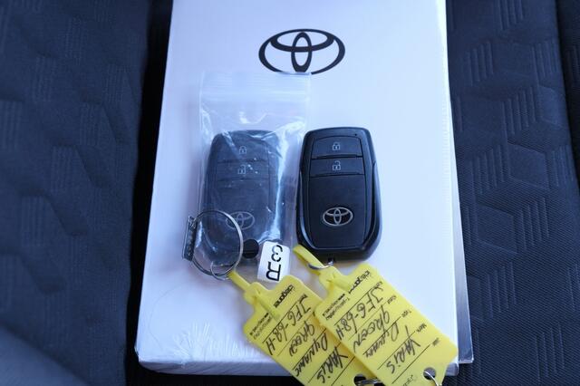 Toyota YARIS 1.5 Hybrid 115 Dynamic Automaat | Comfort pack | Buitenspiegels automatisch inklapbaar | Stoelen, stoelverwarming voorstoelen | Stuurwiel, met stuurwielverwarming | Blind Spot Monitor (BSM); dodehoekd