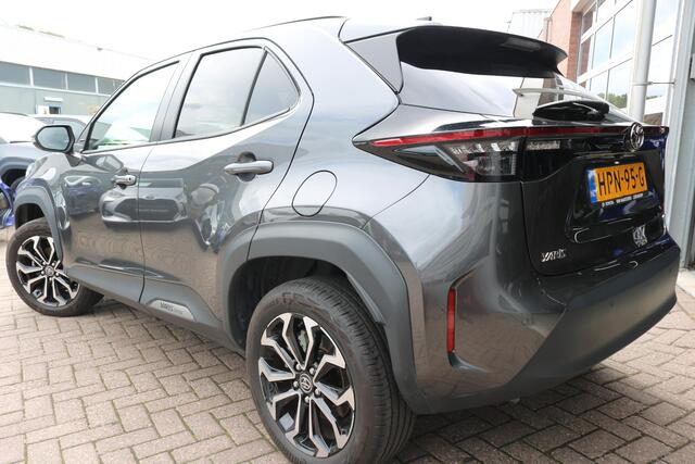 Toyota YARIS Cross 1.5 Hybrid 115 Dynamic | Comfort Pack | BSM | Apple Carplay & Android Auto | Parkeersensoren voor & Achter | Stuur & Stoel verwarming |