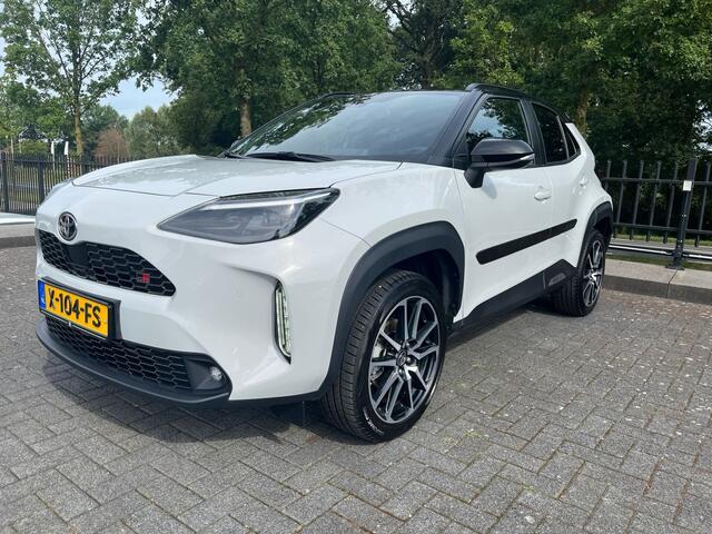 Toyota YARIS Cross 1.5 Hybrid GR Sport | Pano | 4Seasons | Camera | PDC | ACC | Navi